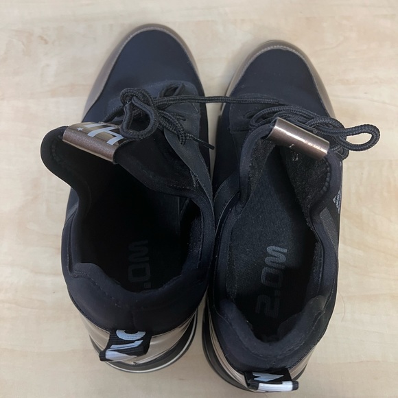 Black sneakers - Picture 4 of 5